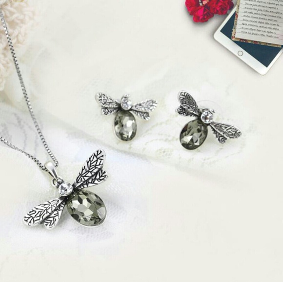 Dragon fly / Bee Pendant and Earring Set - Picture 4 of 6